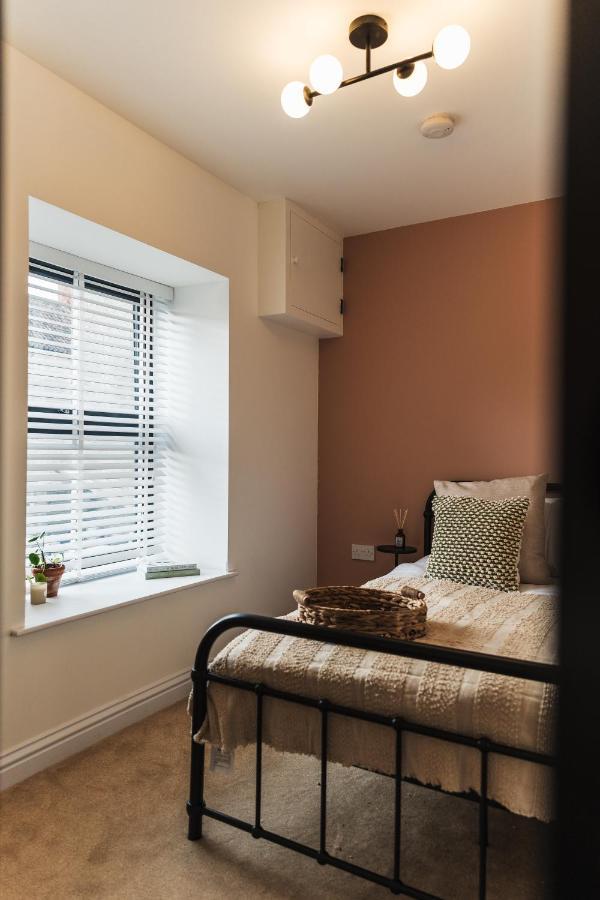 Wych Cottage, Striking 2 Bed, Parking, Ground Floor Flat - Step Free Сомертон Экстерьер фото